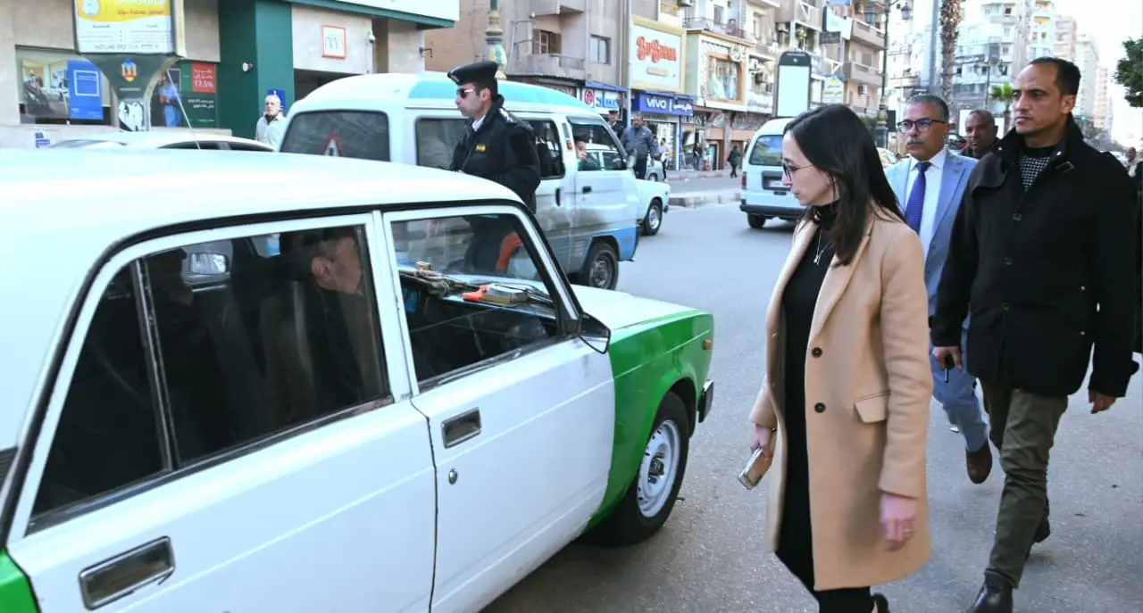 محافظ البحيرة تقود حملة ميدانية مفاجئة بشوارع دمنهور لضبط منظومة الأجرة وتفعيل “العداد” - img 20260315 wa0262