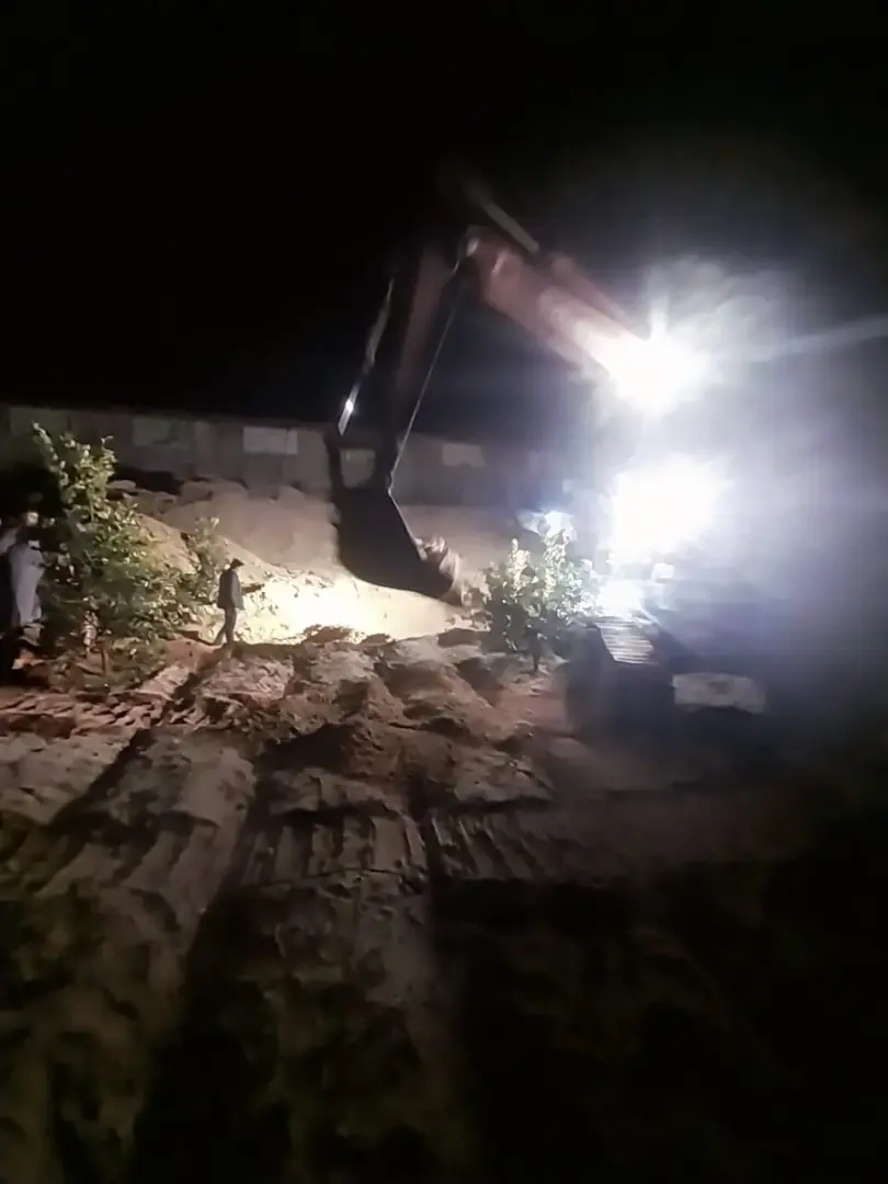 مصرع صاحب مزرعة وعامل إنهارت عليهما  الرمال أثناء حفر بيارة صرف   بـ "مركز بدر" في البحيرة - img 20260317 wa0214 1