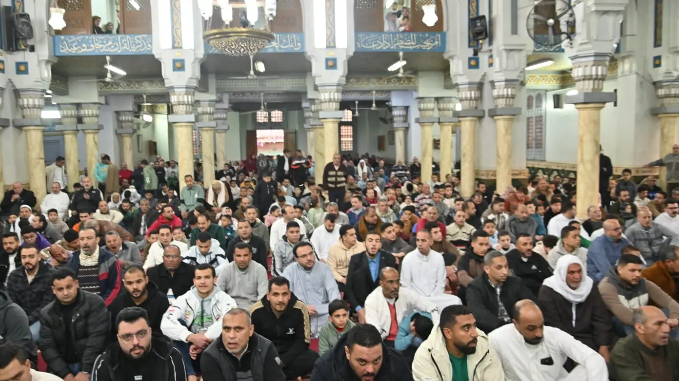 مدير الأمن ونائب محافظ البحيرة يؤديان صلاة عيد الفطر بمسجد التوبة بدمنهور - img 20260320 wa0036