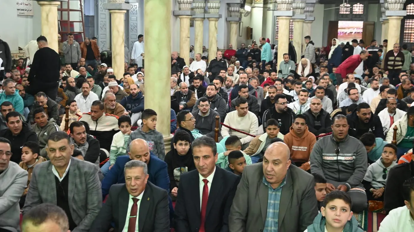 مدير الأمن ونائب محافظ البحيرة يؤديان صلاة عيد الفطر بمسجد التوبة بدمنهور - img 20260320 wa0041