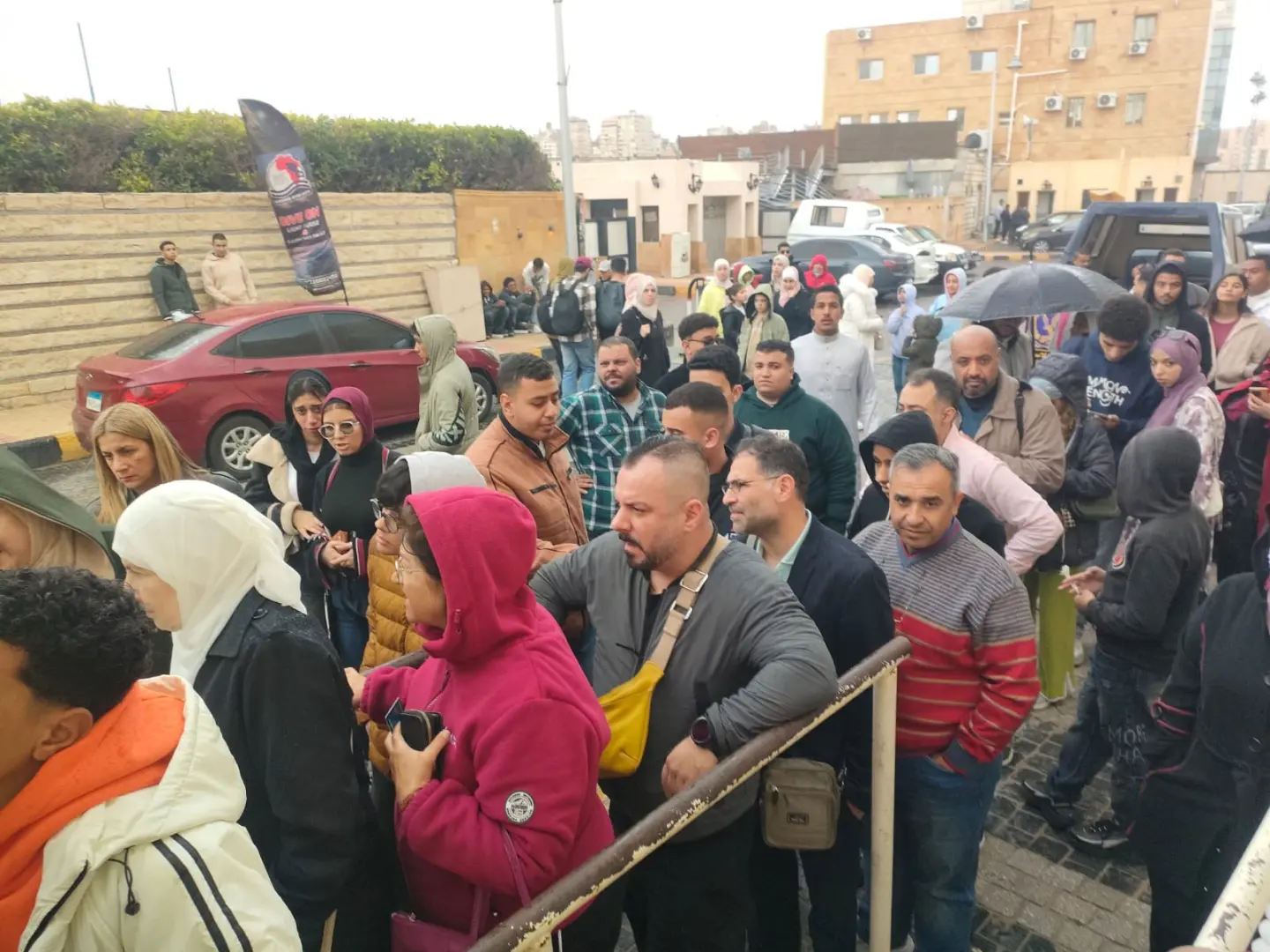 رغم تقلبات الطقس.. قلعة قايتباي تستقبل آلاف الزوار في ثاني أيام عيد الفطر