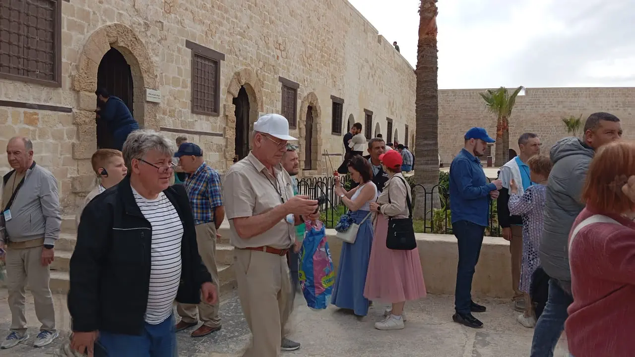 آلاف الزوار يتدفقون على قلعة قايتباي بالإسكندرية في رابع أيام العيد.. وإقبال أجنبي “غير مسبوق”