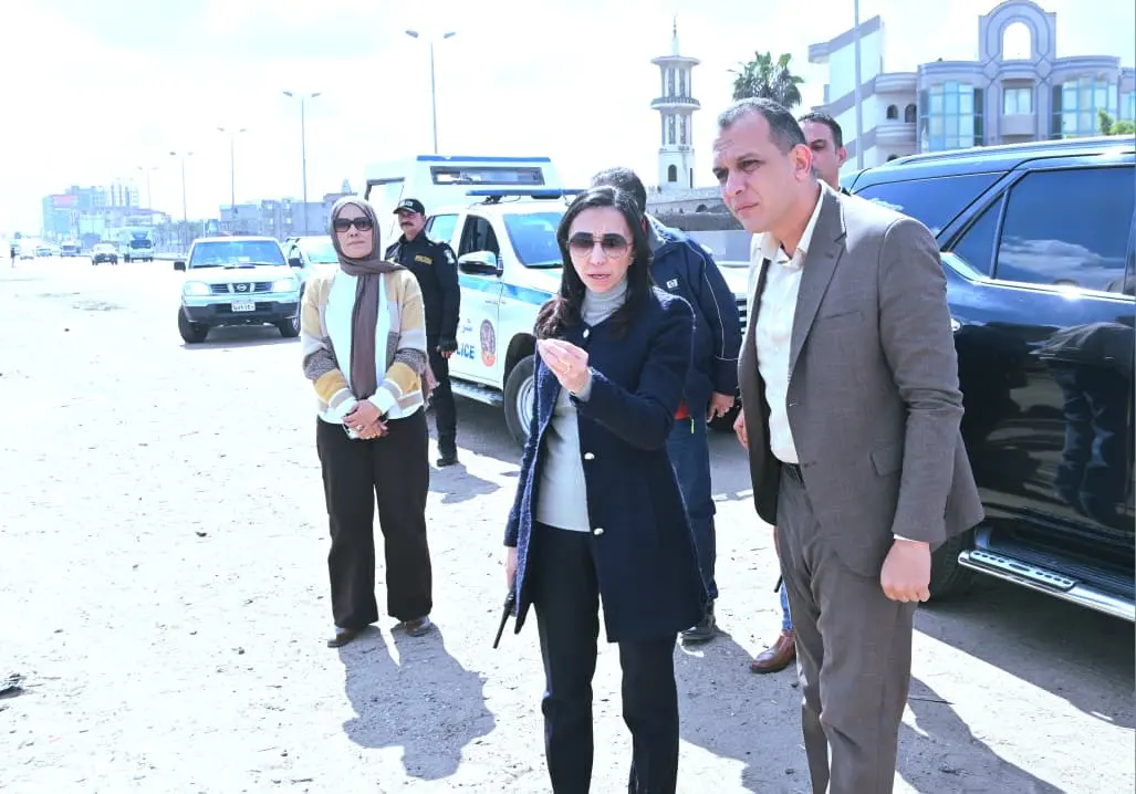 محافظ البحيرة توجه برفع الإشغالات وتكثيف أعمال النظافة وتركيب لوحات إرشادية بالطريق الزراعي السريع
