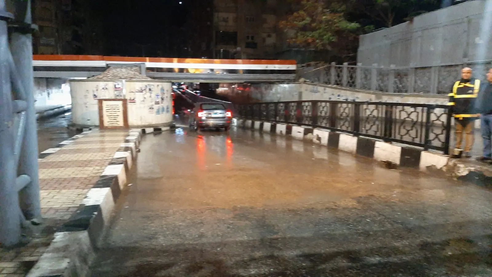 جهود مكثفة لمواجهة تداعيات الطقس السيئ و رفع آثار مياه الأمطار بالبحيرة - img 20260326 wa0027