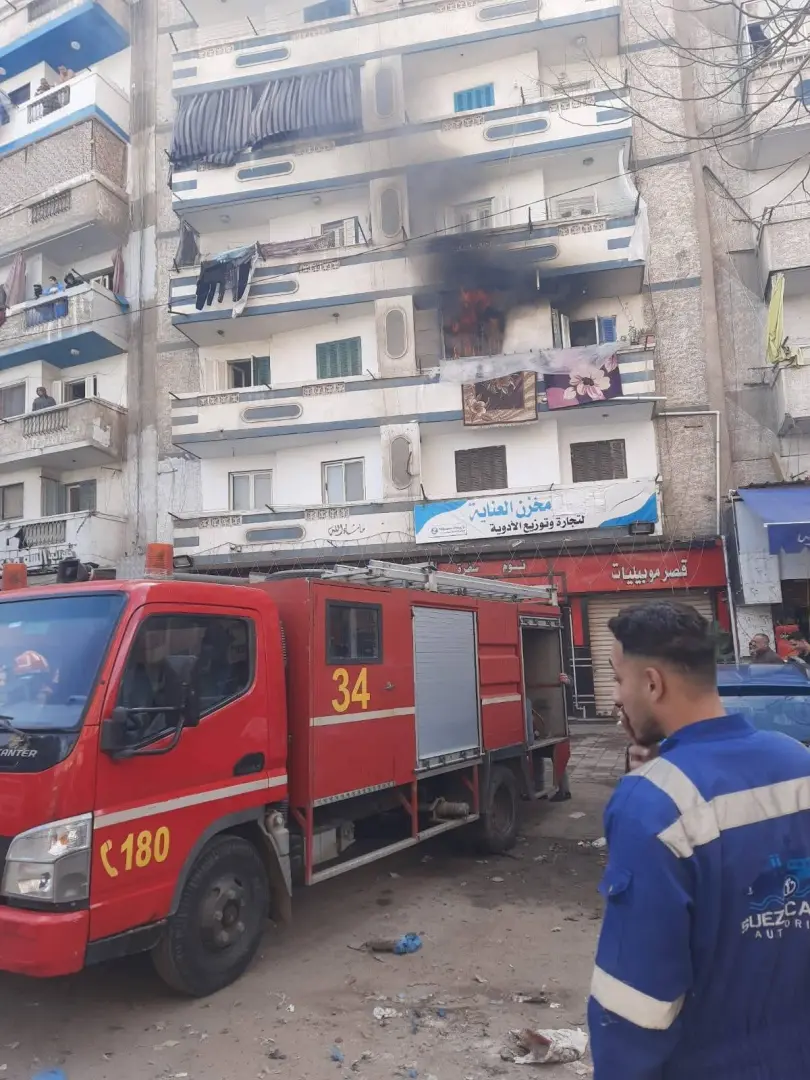 بدون إصابات.. اندلاع حريق داخل شقة سكنية في باكوس