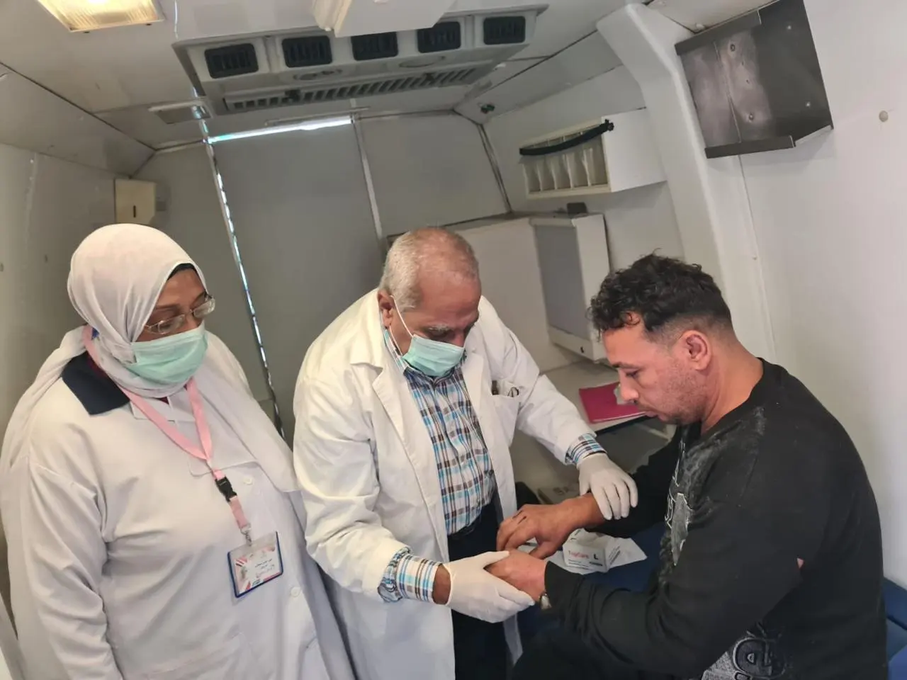 الكشف على 862 مواطنًا خلال قافلة طبية مجانية بقرية الأمل بكفر الدوار