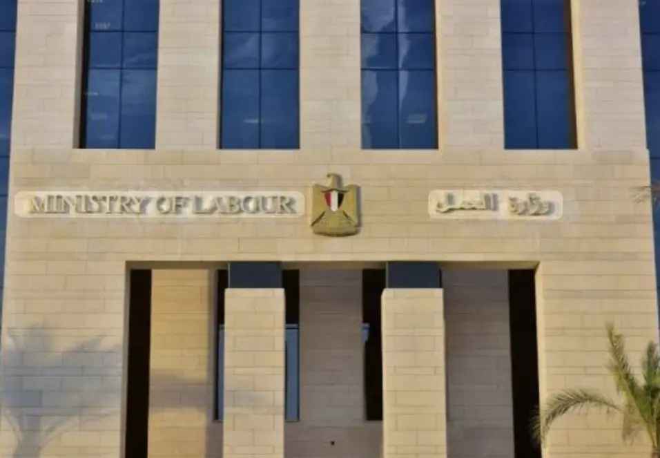 وزارة العمل تعلن عن 375 فرصة عمل بشركة بترول