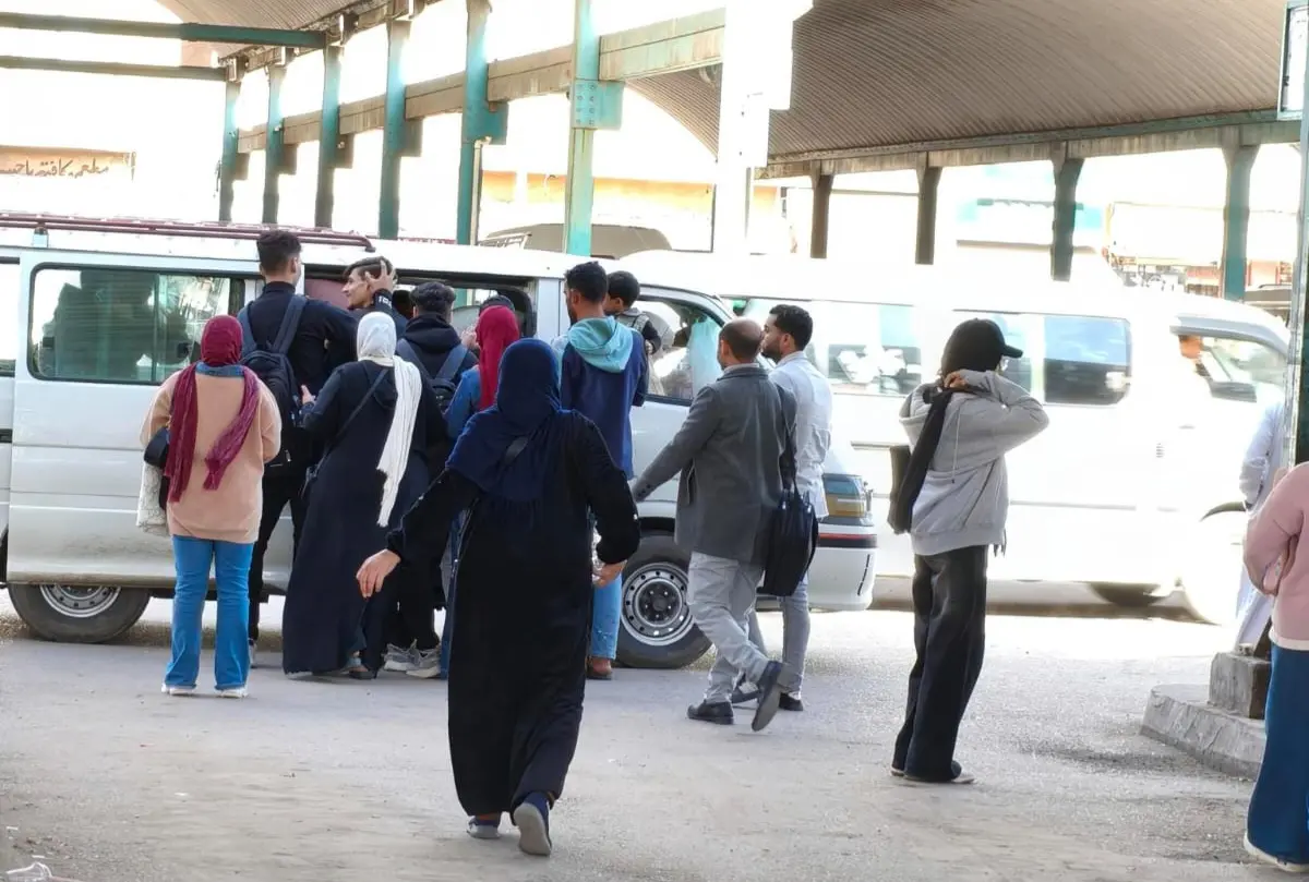 أجرة أعلى وأمان أقل.. فوضى المواصلات في البحيرة بين استغلال السائقين ومعاناة الركاب