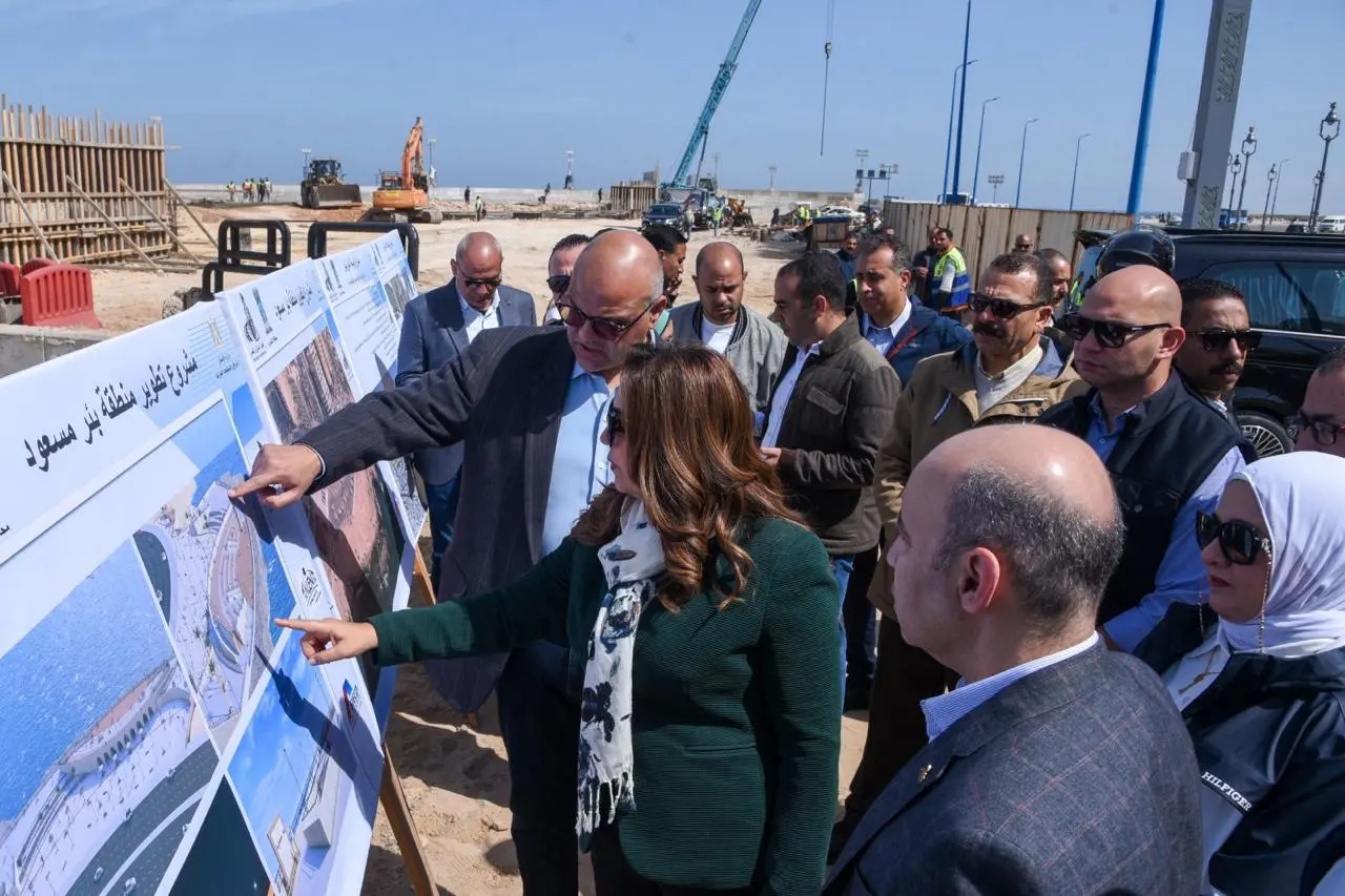 وزيرة التنمية المحلية ومحافظ الإسكندرية يتفقدان مشروع منطقة بئر مسعود
