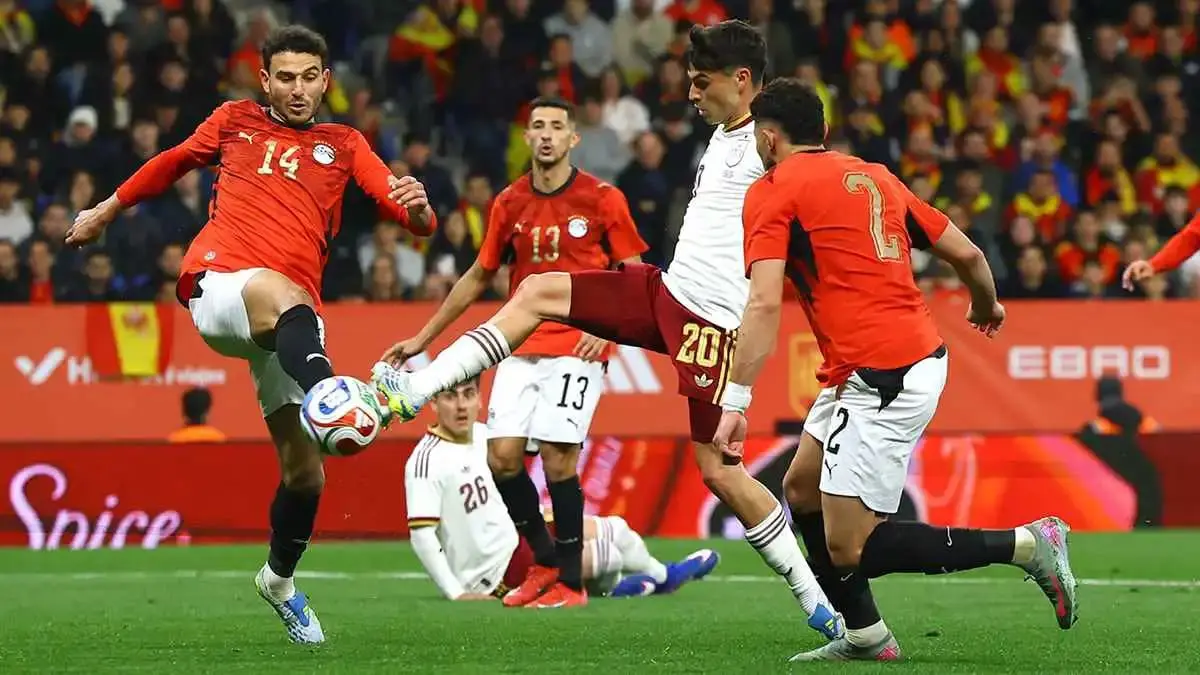 حقيقة غياب حمدي فتحي عن ودية البرازيل بسبب الطرد أمام إسبانيا