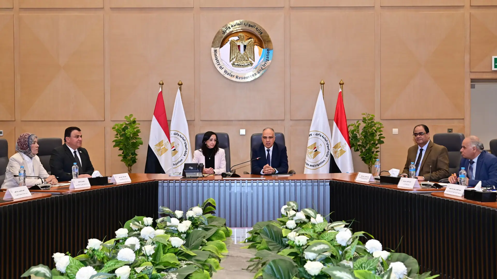 وزير الري ومحافظ البحيرة يناقشان تعزيز التعاون المشترك، ويبحثان حالة المنظومة المائية بالمحافظة - img 20260404 wa0043