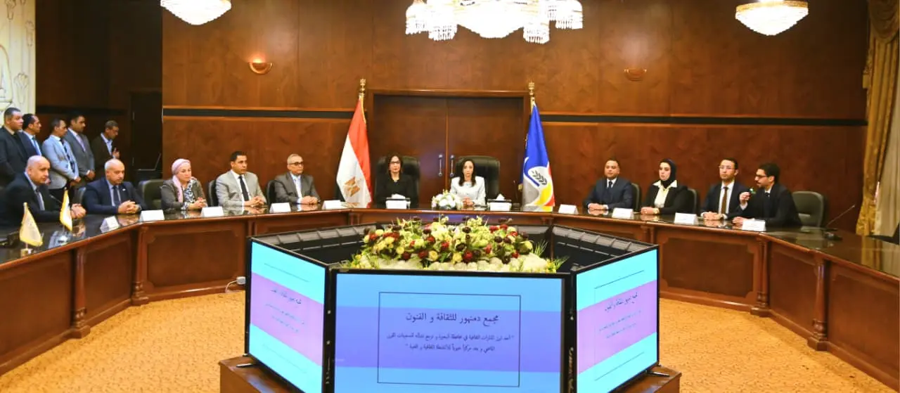 محافظ البحيرة تستقبل وزيرة الثقافة لتوقيع بروتوكول يعيد مكتبة البلدية إلى النور وتفقد عدد من الصروح الثقافية - img 20260404 wa0062