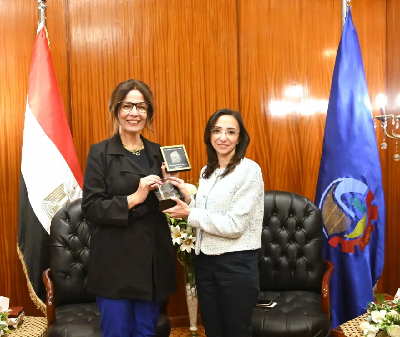 محافظ البحيرة تستقبل وزيرة الثقافة لتوقيع بروتوكول يعيد مكتبة البلدية إلى النور وتفقد عدد من الصروح الثقافية - img 20260404 wa0064