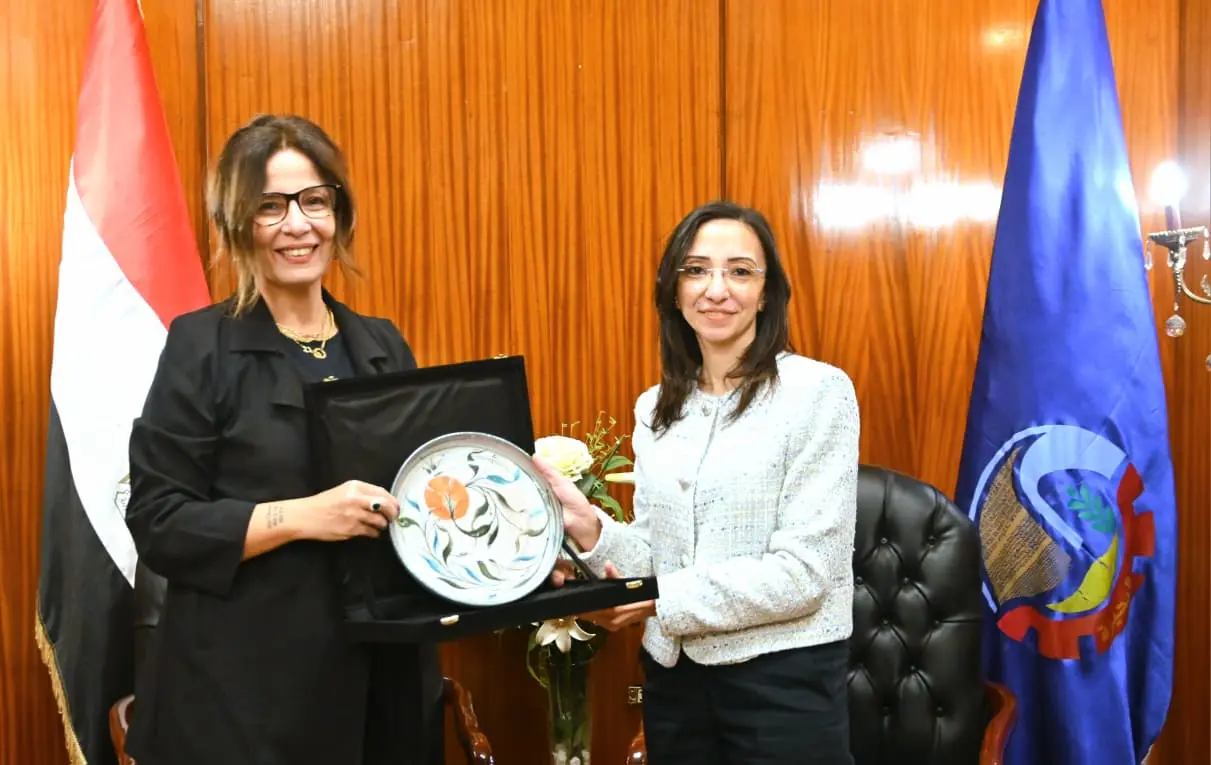 محافظ البحيرة تستقبل وزيرة الثقافة لتوقيع بروتوكول يعيد مكتبة البلدية إلى النور وتفقد عدد من الصروح الثقافية - img 20260404 wa0065