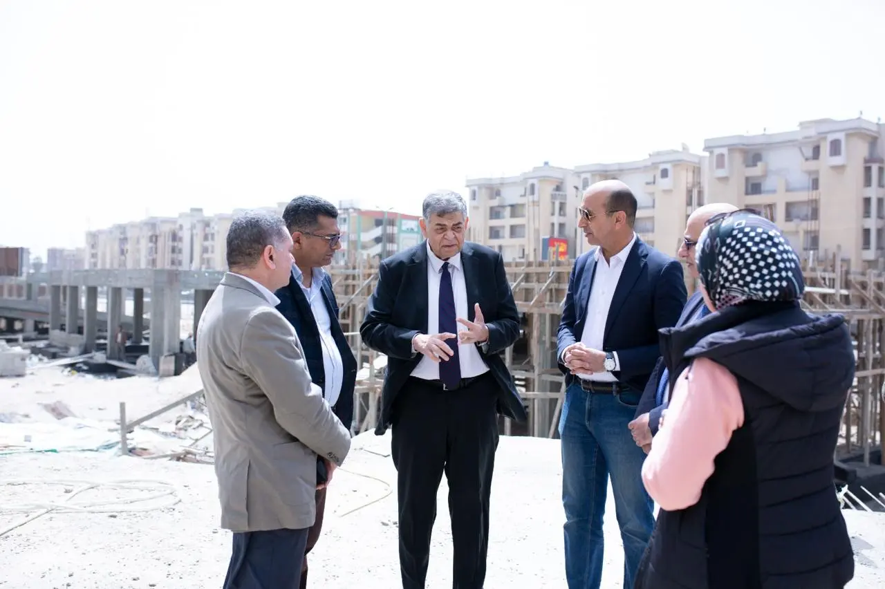 وزير الصحة الأسبق ورئيس جامعة دمنهور يتفقدا أعمال التشطيبات لمبنى كلية الطب والمستشفى الجامعي - img 20260404 wa0074 1