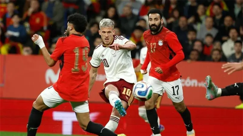 فيفا يحقق مع إسبانيا بسبب هتافات الجماهير العنصرية ضد المسلمين في مباراة مصر