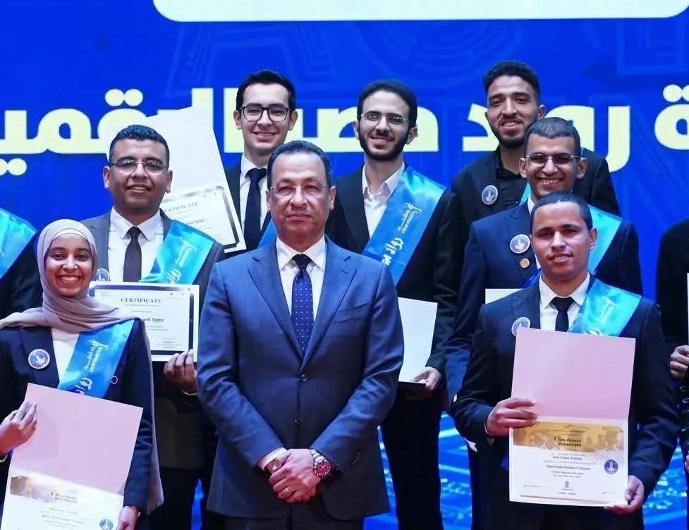 رئيس جامعة دمنهور يهنئ طالب الحاسبات لتفوقه في مصر الرقمية