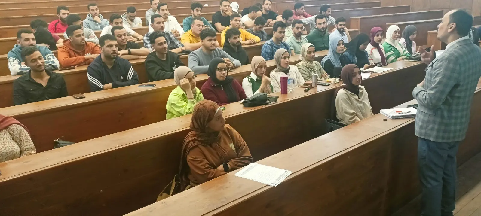 مركز القيادات الطلابية بجامعة دمنهور ينظم ندوة لترسيخ ثقافة ترشيد الطاقة - img 20260512 wa0035