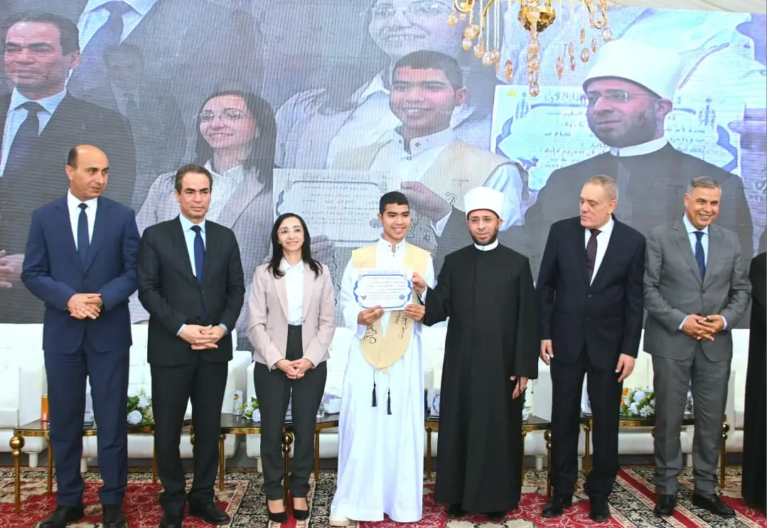 وزير الأوقاف ومحافظ البحيرة ورئيس الهيئة الوطنية للإعلام يشهدون إحتفالية تكريم حفظة القرآن الكريم بقرية دست الأشراف بكوم حمادة
