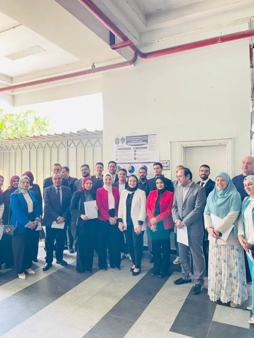 «صيدلة دمنهور» تتألق بـ24 مشروعًا بحثيًا وملصقًا علميًا لطلاب فارم دي - img 20260517 wa0195