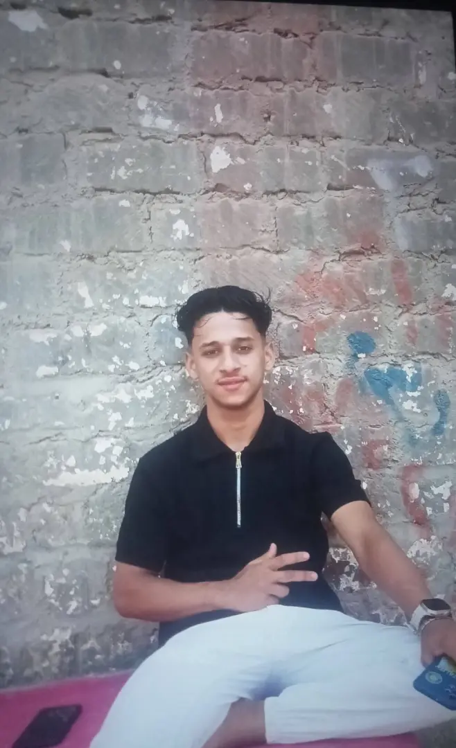 شاب يفقد حياته في انقلاب دراجة نارية بطريق زراعي بالفيوم