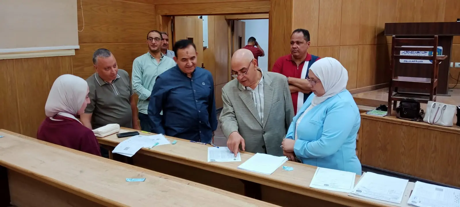 نائب رئيس جامعة دمنهور يتفقد إنتظام إمتحانات الفصل الثاني بكليات الطب البيطري والعلوم والتمريض