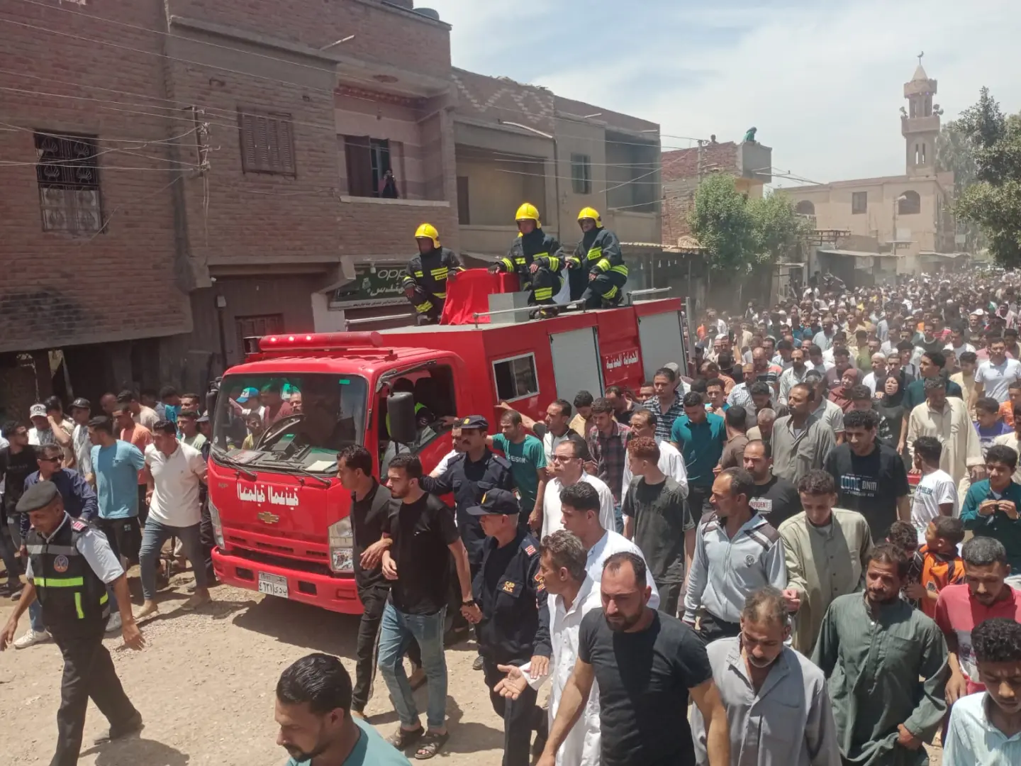 البحيرة تودّع شهيد الواجب معاون الشرطة أحمد رضا البحيري في جنازة عسكرية وشعبية مهيبة