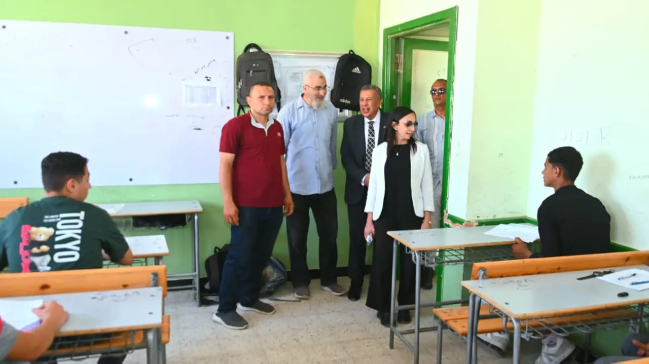 محافظ البحيرة تتفقد لجان الإعدادية بكفر الدوار وتؤكد توفير الأجواء الملائمة للطلاب - img 20260607 wa0058