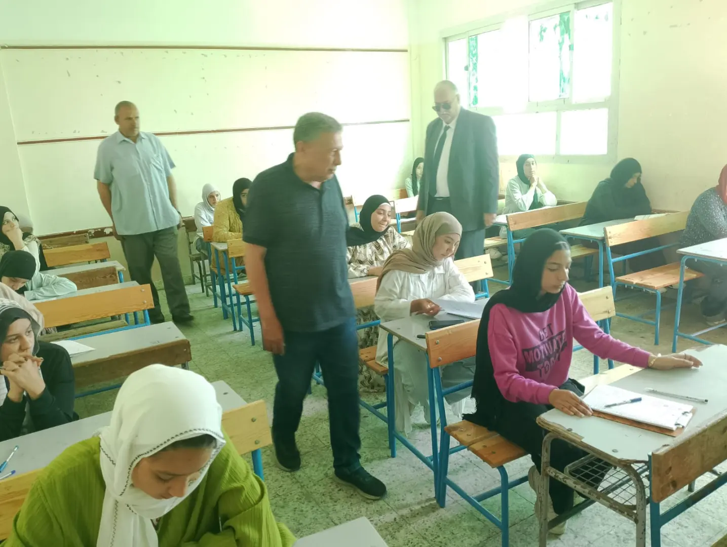 وكيل تعليم البحيرة يتابع امتحانات الإعدادية بالمحمودية ويؤكد: الانضباط وتكافؤ الفرص خط أحمر