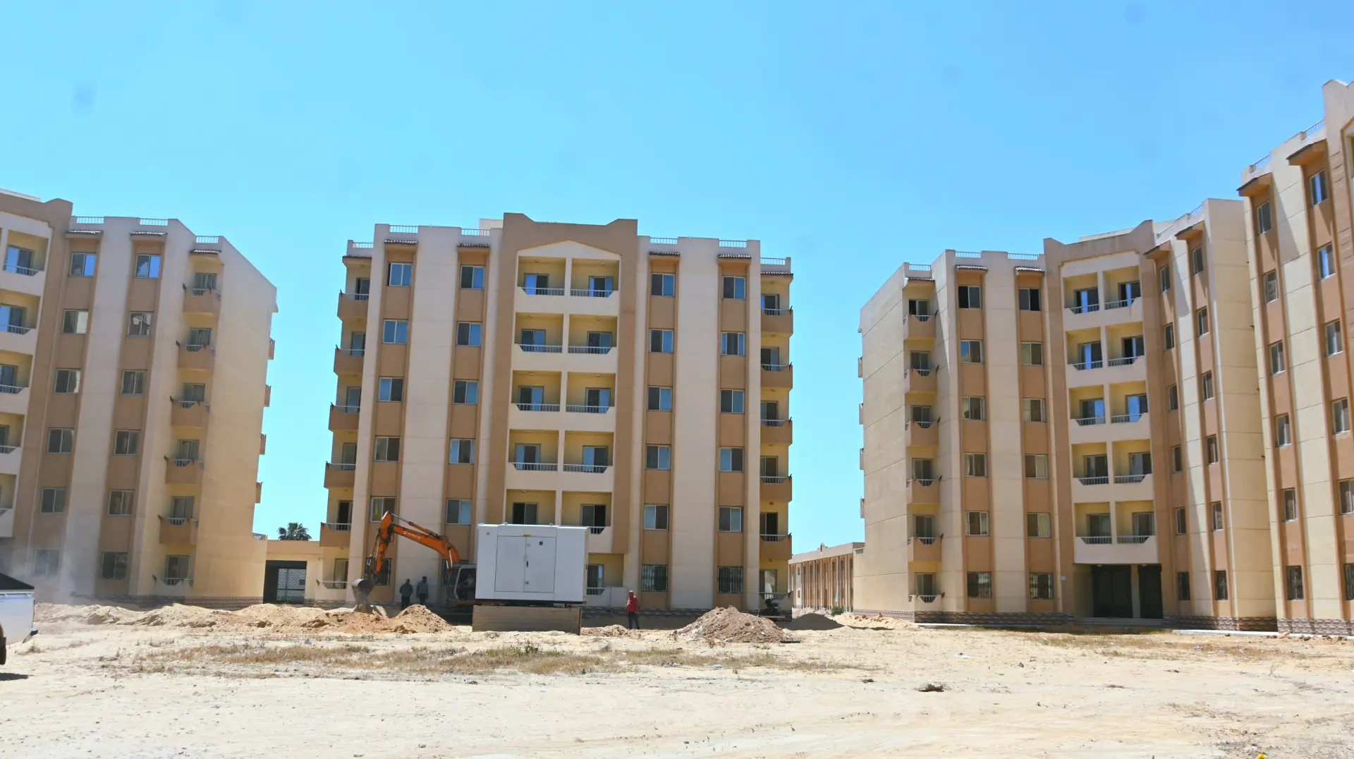 محافظ البحيرة تتفقد مشروعات حوش عيسى وتوجه بسرعة الانتهاء من مجمع فرهاش السكني الحرفي - img 20260609 wa0117