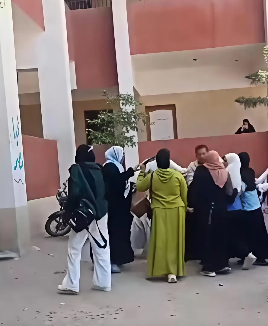 فيديو التعدي على سيدة داخل مدرسة بالشرقية يثير الجدل.. والأمن يفحص الواقعة