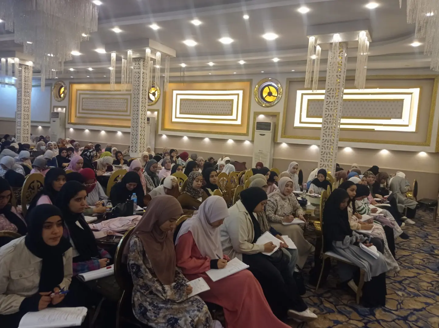 لليوم الثاني على التوالي.. استمرار القوافل التعليمية المجانية لطلاب الثانوية العامة بالبحيرة - img 20260611 wa0128