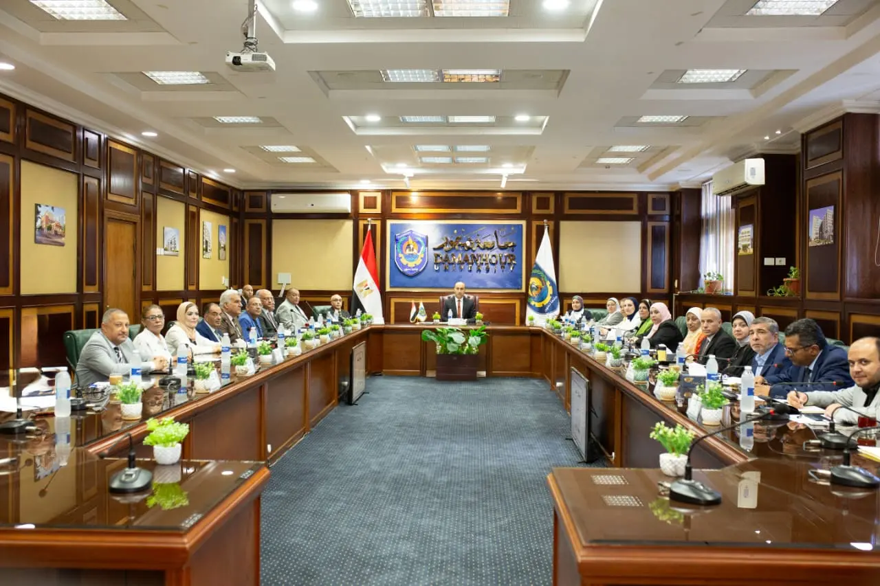 مجلس جامعة دمنهور يقر إعلان النتائج ويدعم الأنشطة الصيفية