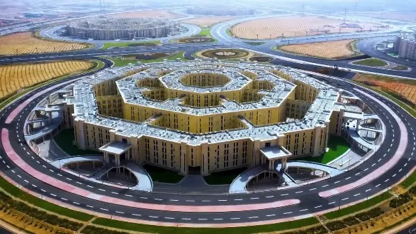 رئيس جامعة دمنهور يهنئ الرئيس السيسي بافتتاح مقر القيادة الاستراتيجية للدولة المصرية "الأوكتاجون"