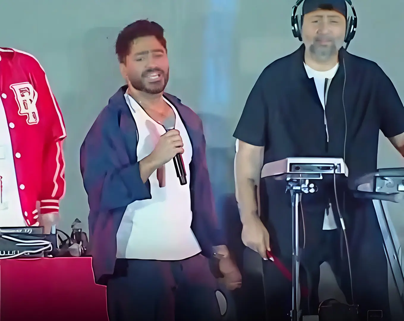 "يلا نحتفل"..تامر حسني يشعل احتفالية منتخب مصر باستاد القاهرة