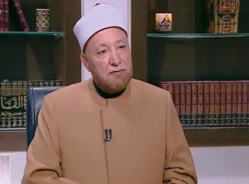 أمين الفتوى يحسم الجدل.. هل يجوز قراءة القرآن من الهاتف دون وضوء؟