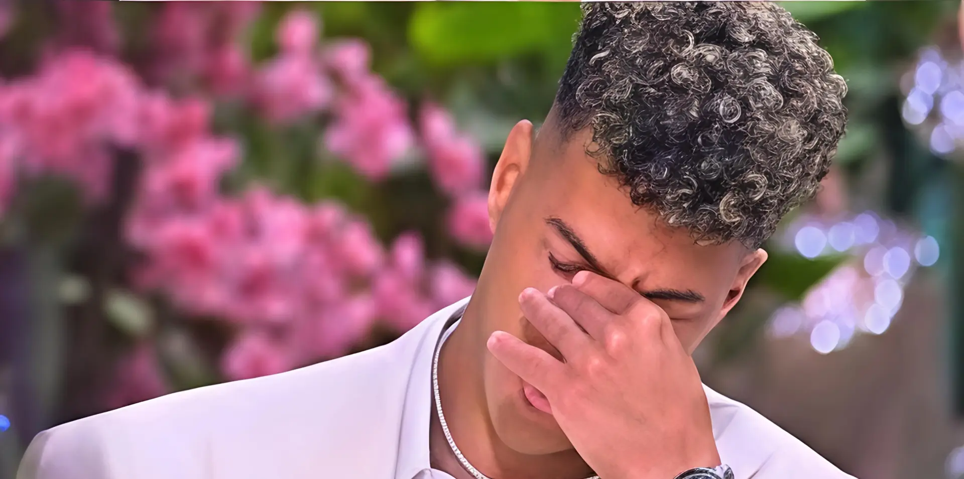 "أمي رمتني من شباك الأتوبيس عشان أعيش".. إمام عاشور يروي أصعب لحظات حياته