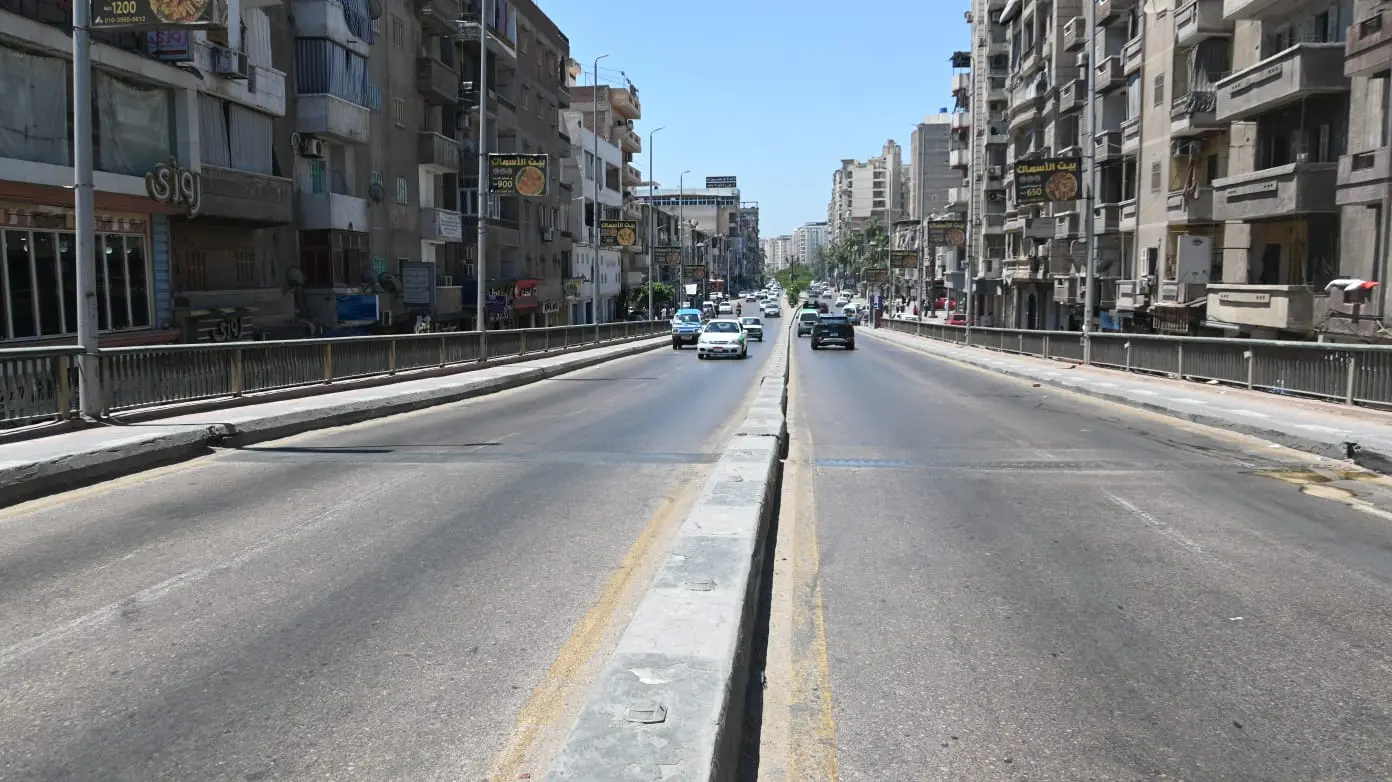 محافظ البحيرة توجه بفحص الفواصل المعدنية لكوبري دمنهور العلوي تمهيدًا لصيانته - img 20260721 wa0063