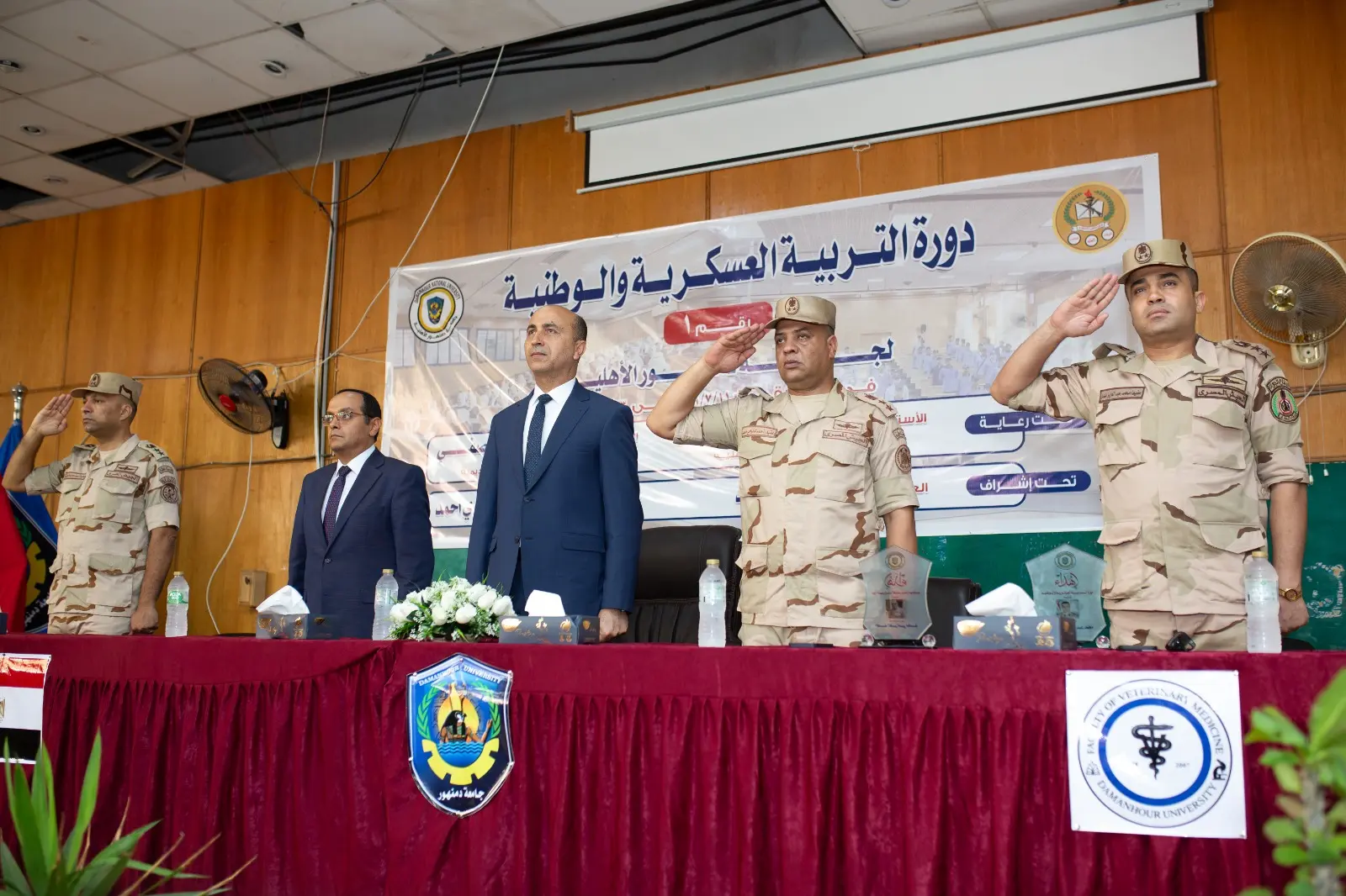 جامعة دمنهور الأهلية تختتم أولى دورتي التربية العسكرية والوطنية.. وتكريم المتميزين