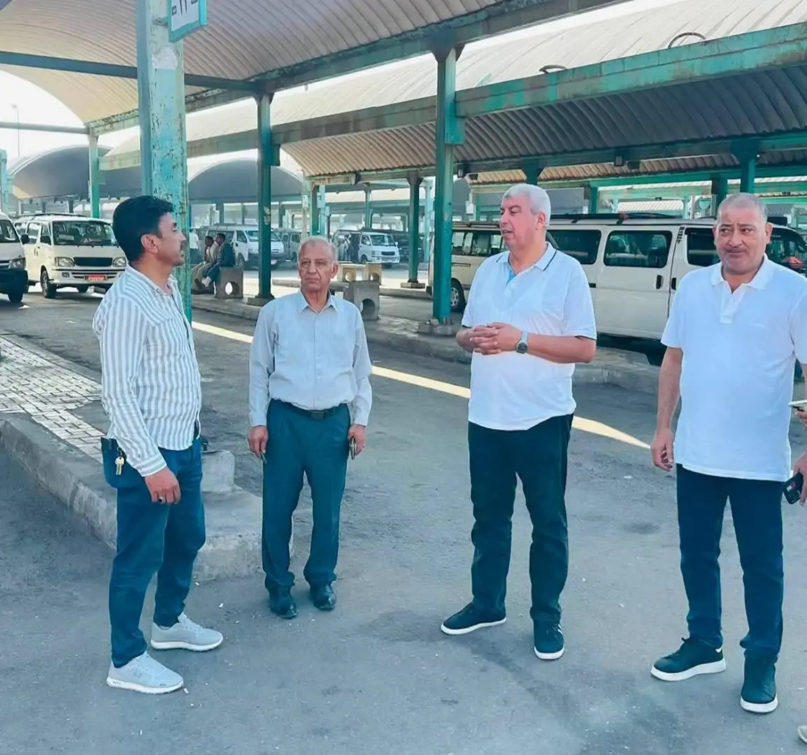 مدير مواقف البحيرة يتفقد مجمع دمنهور ويوجه بسرعة بحث شكاوى المواطنين