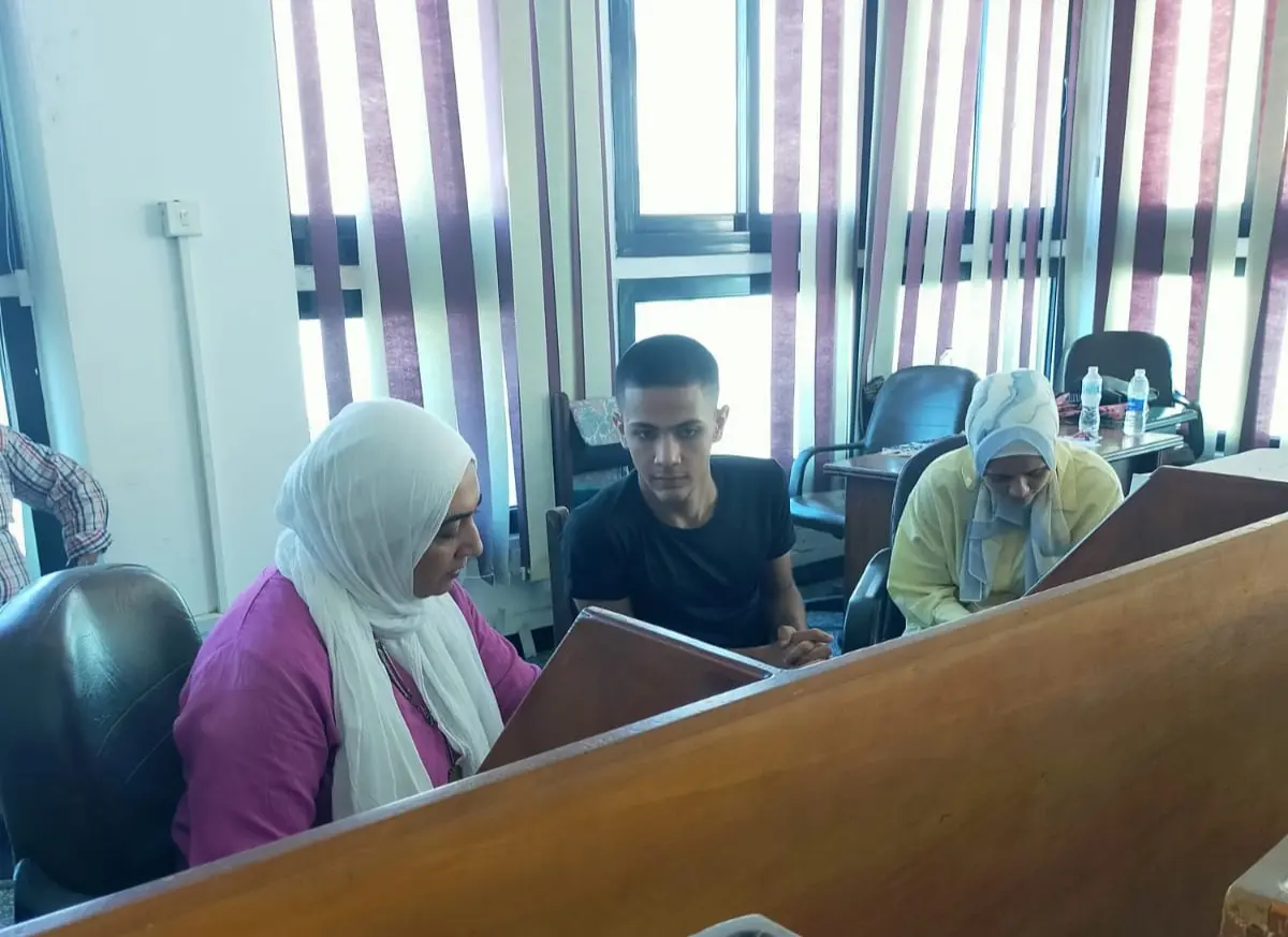 لحظات الحسم.. إقبال كبير على معامل تنسيق جامعة دمنهور في اليوم الأخير