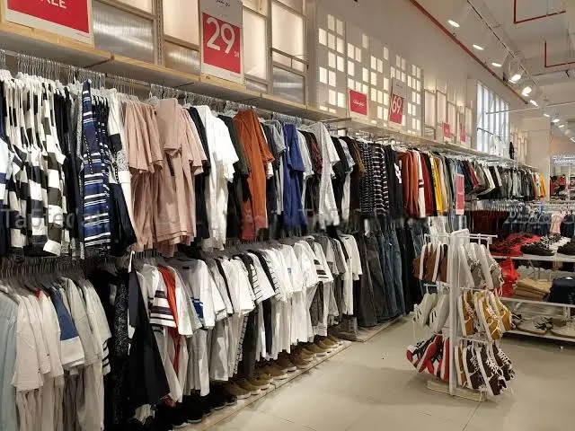 تراجع مبيعات الملابس 50%.. والأوكازيون الصيفي ينعش الأسواق