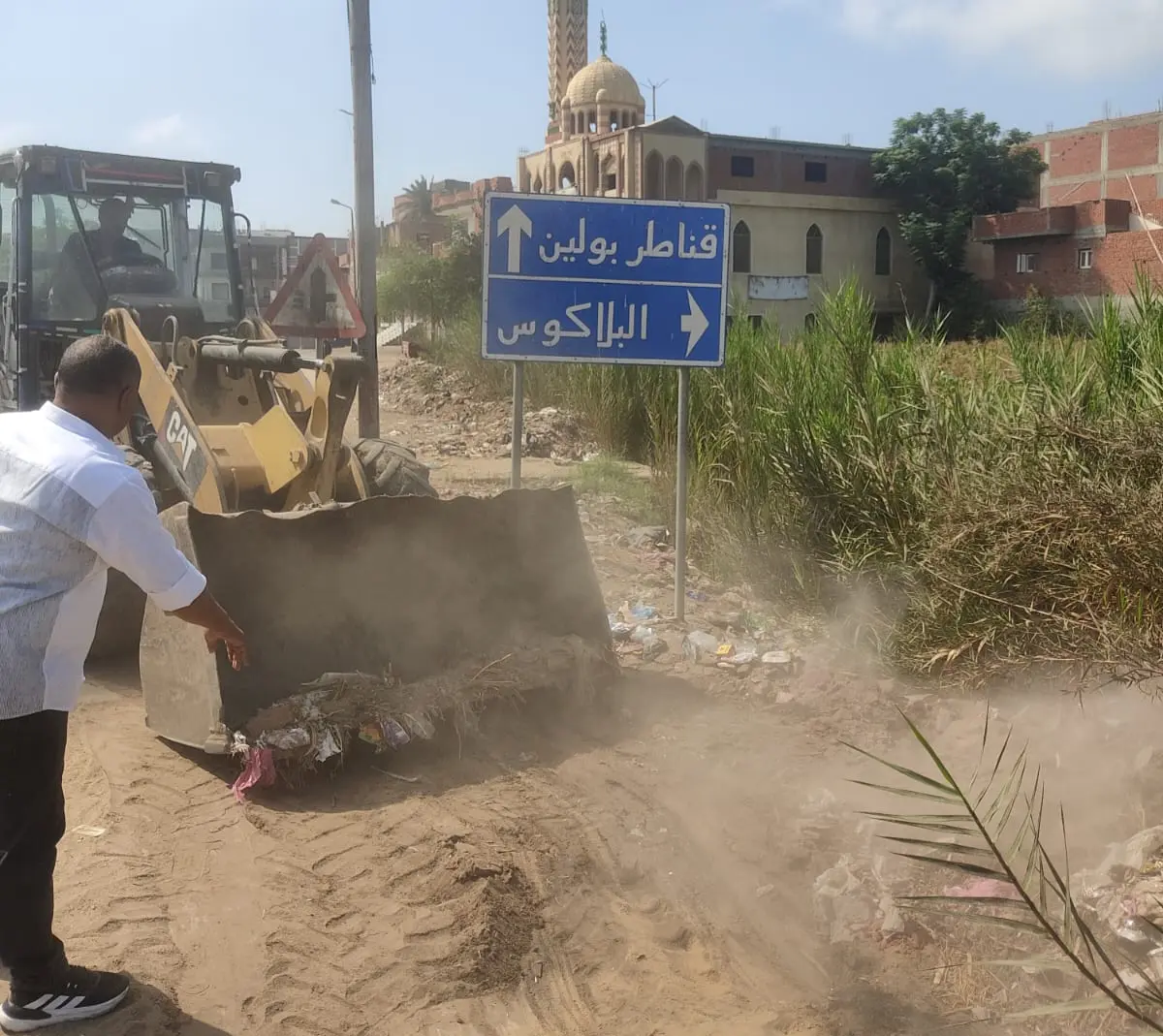 استجابة لمطالب المواطنين.. حملة نظافة موسعة بطريق الشوربجي ومناطق كوم حمادة