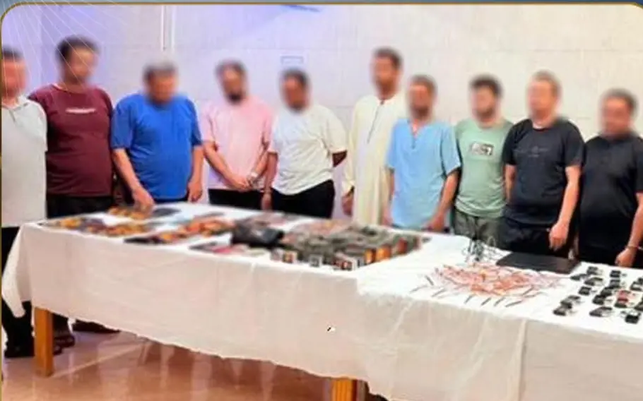 ضبط 18 متهمًا لتسجيل آلاف خطوط المحمول ببيانات عملاء دون علمهم
