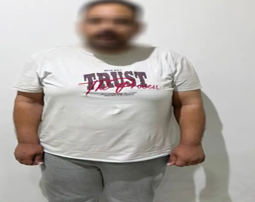 القبض على ممرض انتحل صفة شرطي للنصب على أسر نزلاء مراكز الإصلاح بالقاهرة