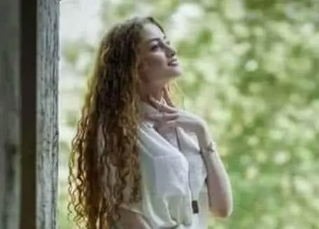 أنثى الحمل.. قوية من الخارج وقلبها لا يحتمل التجاهل