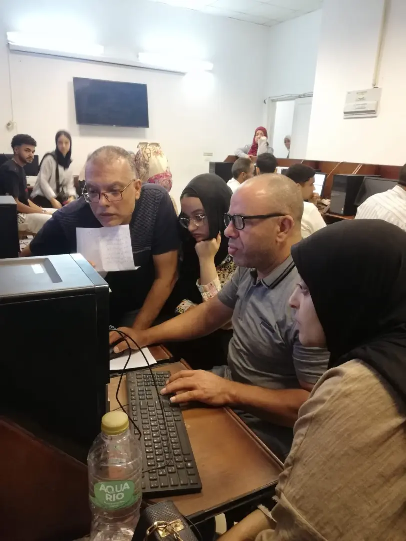 جامعة دمنهور تفتح أبوابها لطلاب الدبلومات.. دعم مجاني لتسجيل الرغبات