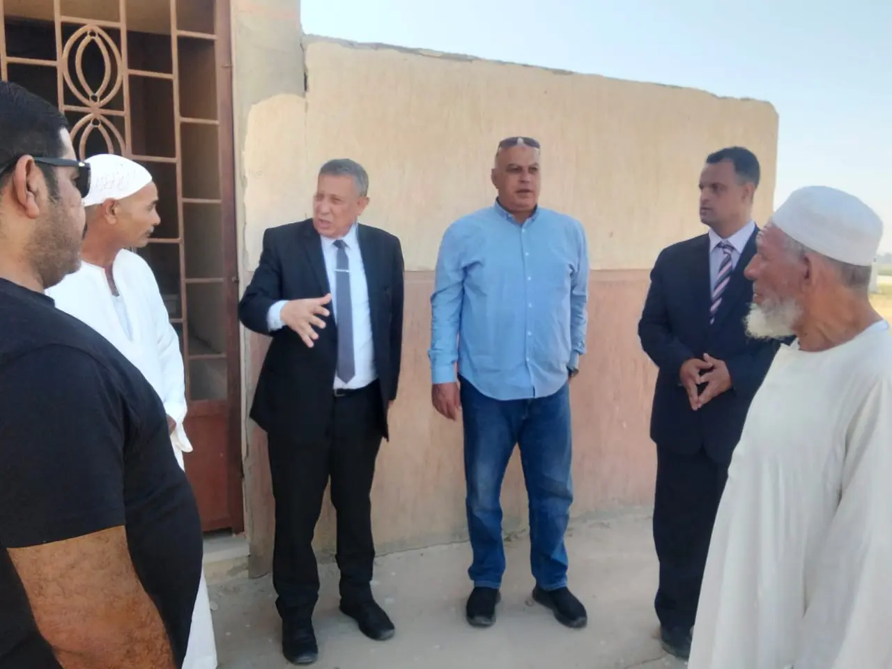 مدير تعليم البحيرة يتفقد عدداً من مدارس وادى النطرون ويوجه بإستكمال تسليم الكتب - img 20260916 wa0025 1