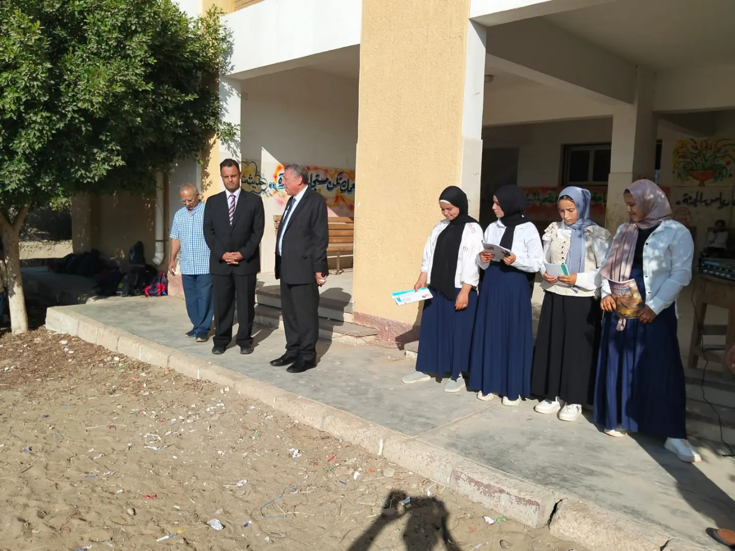 مدير تعليم البحيرة يتفقد عدداً من مدارس وادى النطرون ويوجه بإستكمال تسليم الكتب - img 20260916 wa0030 1