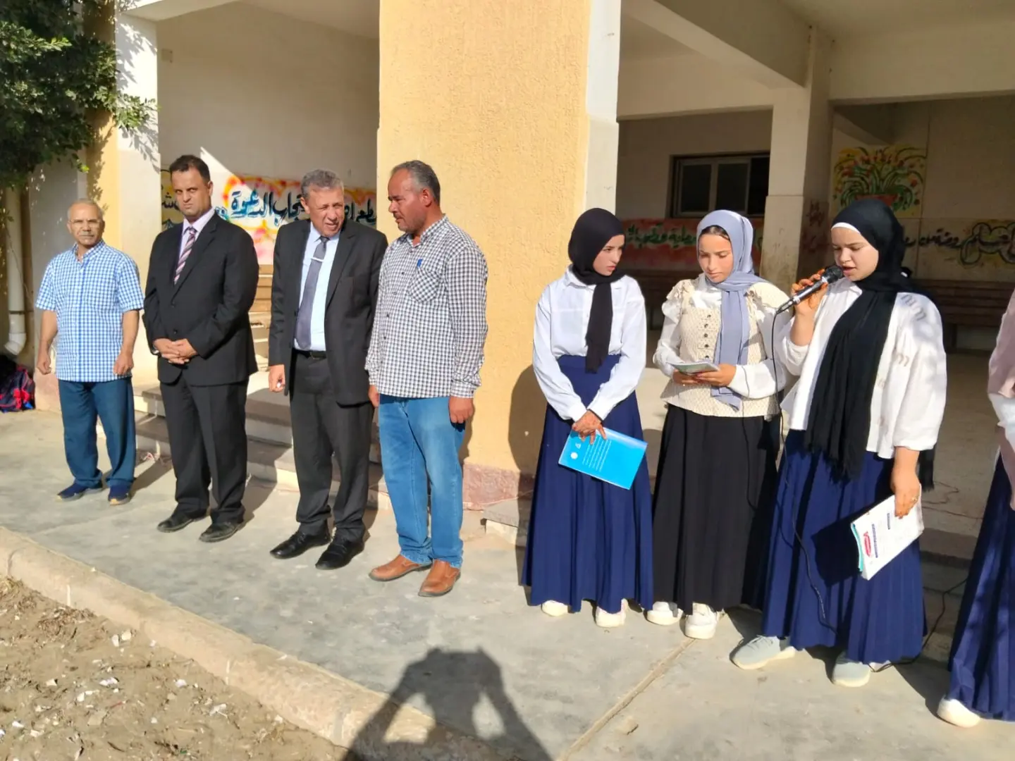 مدير تعليم البحيرة يتفقد عدداً من مدارس وادى النطرون ويوجه بإستكمال تسليم الكتب - img 20260916 wa0031 1